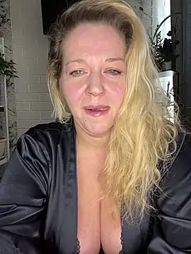 JenniferCarmen online show from 04-27-26, 02:09