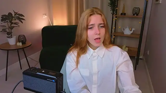 Snapshot of Bella_xBaby chatting on 12-15-25, 01:26 Bella xBaby online show from 12-15-25, 01:26