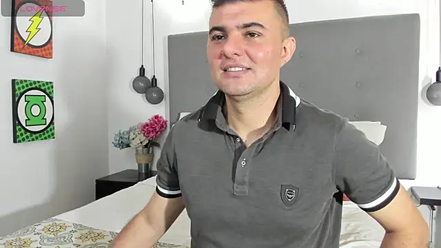Snapshot of AndrethMuller chatting on 05-28-26, 01:30 AndrethMuller online show from 05-28-26, 01:30