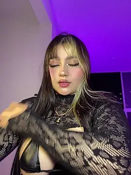Snapshot of Daniela_ruizz chatting on 06-10-26, 02:12 Daniela ruizz online show from 06-10-26, 02:12