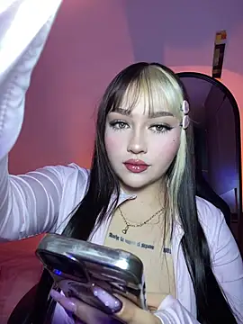 Snapshot of Daniela_ruizz chatting on 06-16-26, 04:04 Daniela ruizz online show from 06-16-26, 04:04