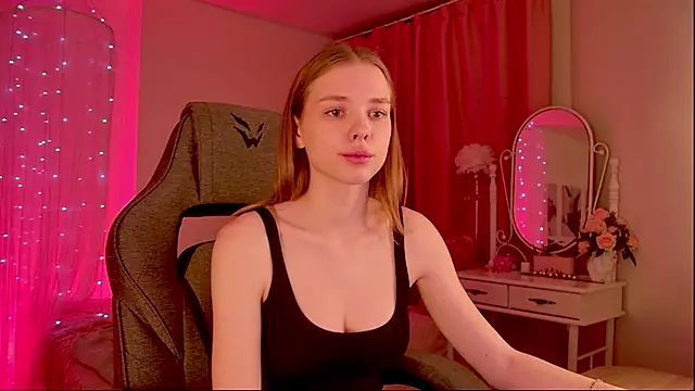 Snapshot of BellaHaadiid chatting on 12-16-25, 11:48 BellaHaadiid online show from 12-16-25, 11:48