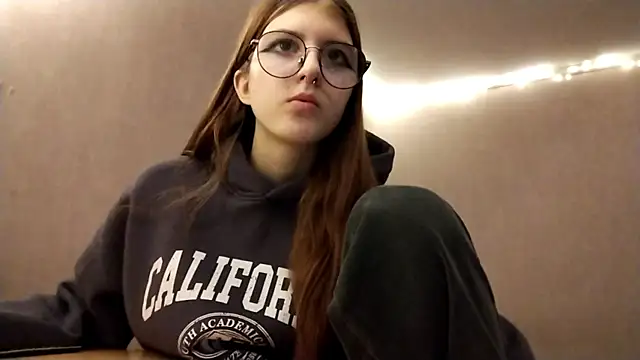 VictorinaMccorey online show from 12-22-25, 04:15