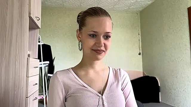 ZaidaSchwarten online show from 06-05-26, 06:52