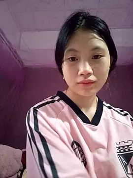 Snapshot of Lomay69 chatting on 12-23-25, 04:10 Lomay69 online show from 12-23-25, 04:10