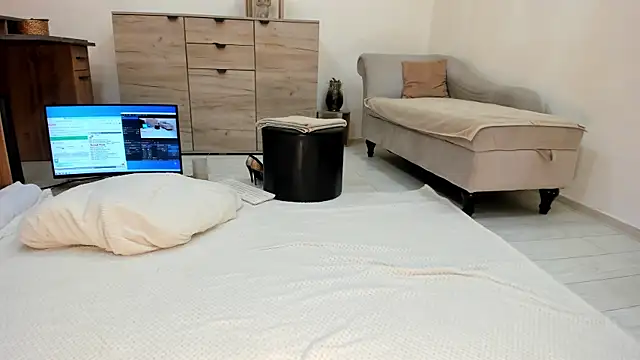 classy medea online show from 04-21-26, 02:51