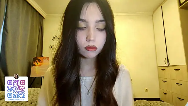 Qwami Amie online show from 12-21-25, 06:31