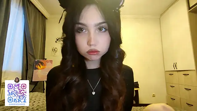 Qwami Amie online show from 12-23-25, 05:38