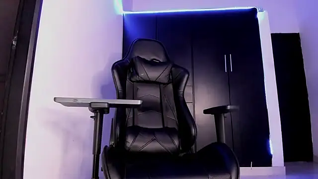 Liam Mateo online show from 02-11-26, 01:21