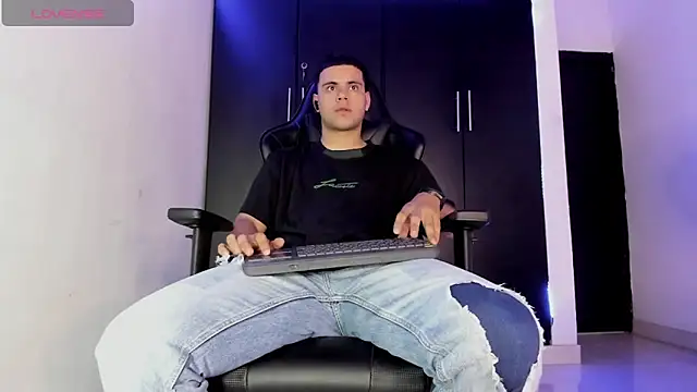 Liam Mateo online show from 03-23-26, 02:37