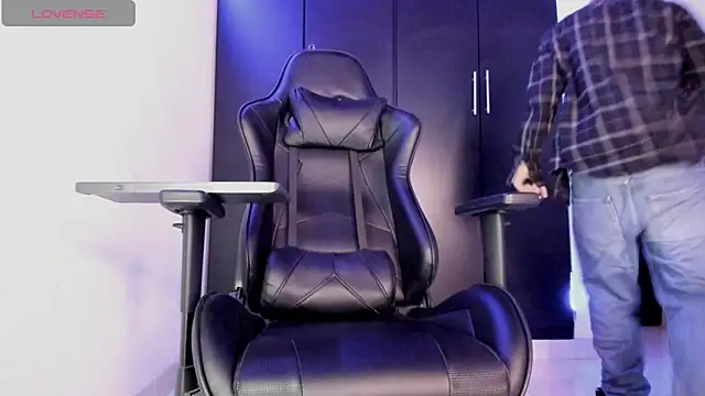 Liam Mateo online show from 04-15-26, 05:25