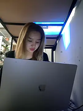 Snapshot of SherrylShaw chatting on 12-22-25, 05:21 SherrylShaw online show from 12-22-25, 05:21