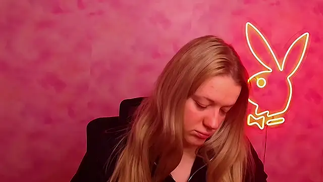 Snapshot of Samantha_Gloww chatting on 12-15-25, 07:12 Samantha Gloww online show from 12-15-25, 07:12