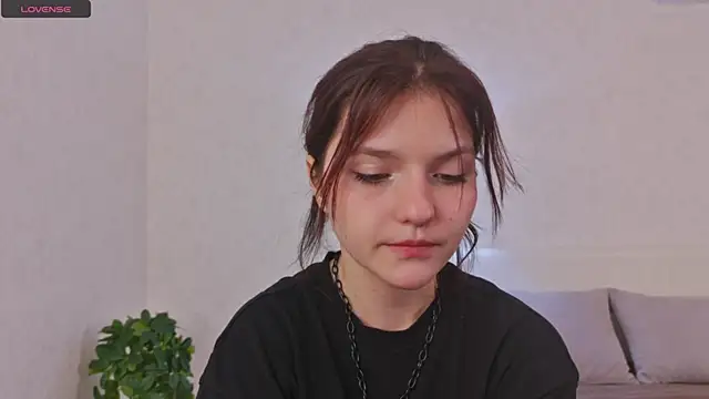 NyraVesperis online show from 04-22-26, 06:49