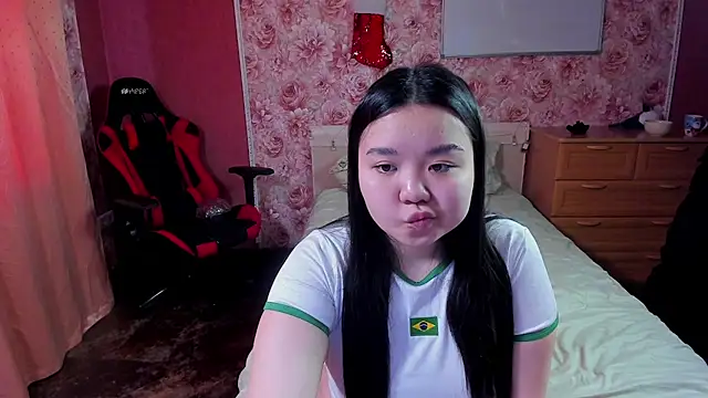 hungrybunny333 online show from 12-20-25, 05:25