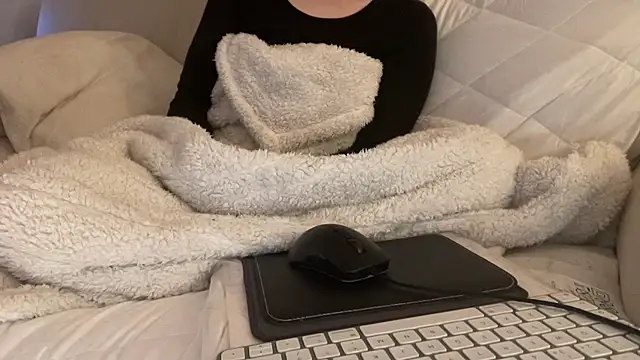 Snapshot of ijustturned18today chatting on 01-15-26, 08:08 ijustturned18today online show from 01-15-26, 08:08