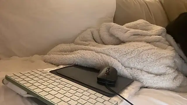 Snapshot of ijustturned18today chatting on 01-16-26, 08:57 ijustturned18today online show from 01-16-26, 08:57