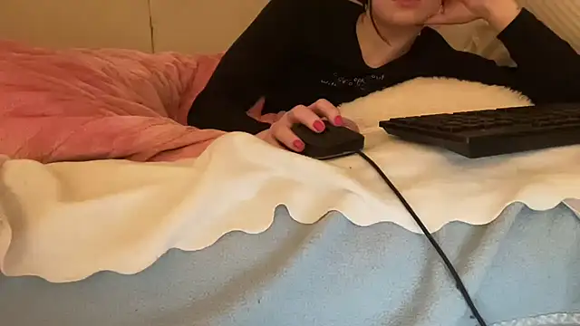 Snapshot of ijustturned18today chatting on 02-16-26, 07:43 ijustturned18today online show from 02-16-26, 07:43