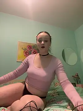 Snapshot of arisha_glow chatting on 12-17-25, 08:15 arisha glow online show from 12-17-25, 08:15