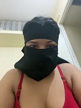 Snapshot of sara___fun chatting on 12-18-25, 12:44 sara fun online show from 12-18-25, 12:44