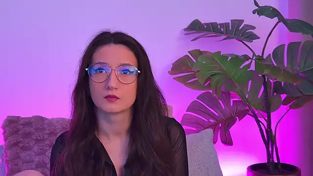 TheaMalekoo online show from 04-25-26, 06:49