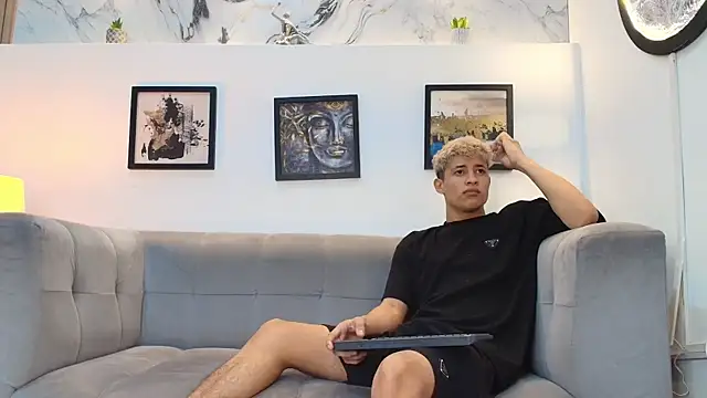 YOUNG GUYS1 online show from 04-19-26, 07:18