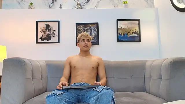 YOUNG GUYS1 online show from 04-21-26, 08:31