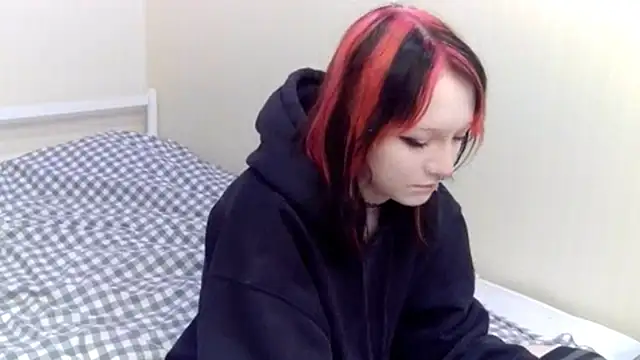 Snapshot of Shine_Luna chatting on 01-31-26, 08:40 Shine Luna online show from 01-31-26, 08:40