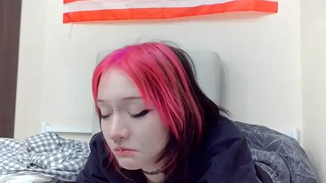 Snapshot of Shine_Luna chatting on 02-19-26, 08:05 Shine Luna online show from 02-19-26, 08:05