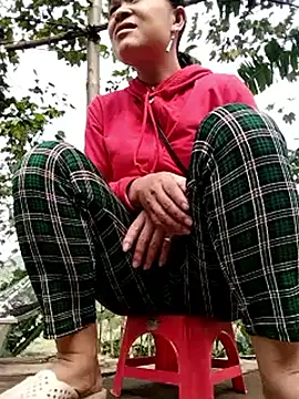 Snapshot of Seductive_slut chatting on 12-14-25, 02:39 Seductive slut online show from 12-14-25, 02:39