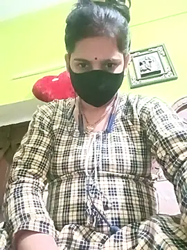 Snapshot of Lali-laila chatting on 12-14-25, 05:18 Lali-laila online show from 12-14-25, 05:18