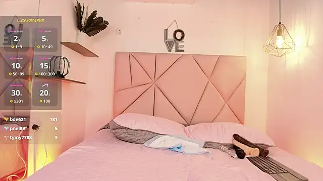 emily burton18 online show from 04-25-26, 01:41