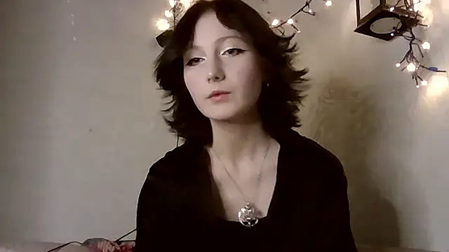 Snapshot of glissada chatting on 12-15-25, 06:01 glissada online show from 12-15-25, 06:01