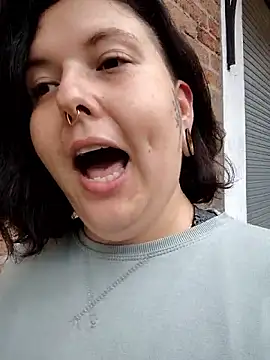 Divine Pouvoir online show from 02-19-26, 08:05