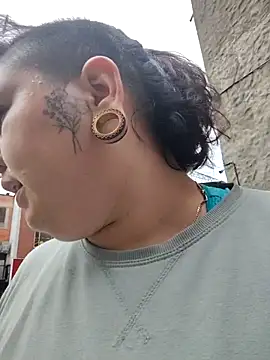 Divine Pouvoir online show from 02-25-26, 08:07