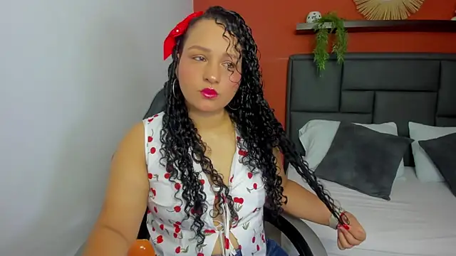 Snapshot of yera_curry chatting on 12-15-25, 12:09 yera curry online show from 12-15-25, 12:09