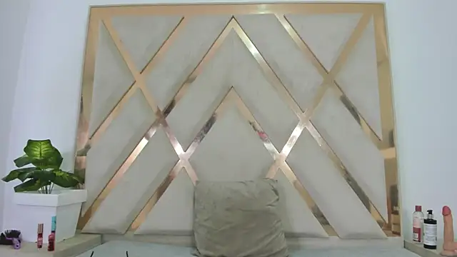 Selenaasm online show from 04-22-26, 09:05