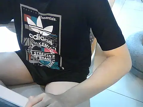 Snapshot of YourBoYyyyyyyy chatting on 12-15-25, 06:28 YourBoYyyyyyyy online show from 12-15-25, 06:28