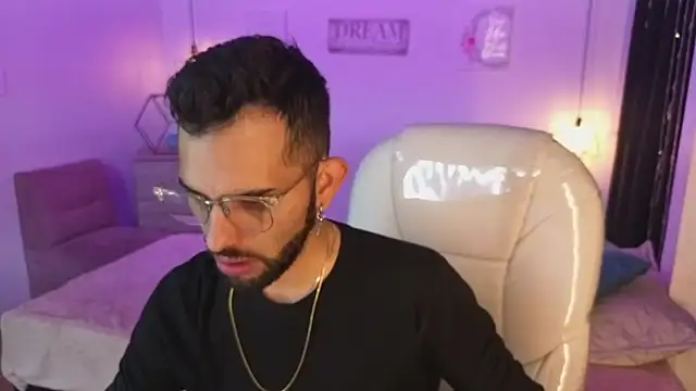 annie and ryan online show from 12-18-25, 04:18