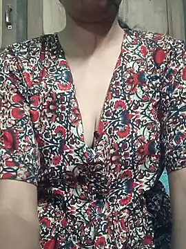 Snapshot of teena-11 chatting on 12-18-25, 12:38 teena-11 online show from 12-18-25, 12:38