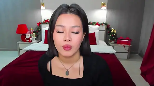 Snapshot of Brunette_Charm chatting on 12-14-25, 06:23 Brunette Charm online show from 12-14-25, 06:23