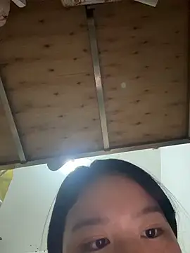 Snapshot of Kawaii-P chatting on 12-17-25, 12:22 Kawaii-P online show from 12-17-25, 12:22