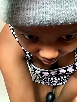 Snapshot of AshleyDesire chatting on 12-17-25, 11:27 AshleyDesire online show from 12-17-25, 11:27