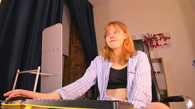 Snapshot of Soft_Flame chatting on 04-19-26, 06:10 Soft Flame online show from 04-19-26, 06:10