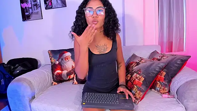 Snapshot of Paulete__W chatting on 12-15-25, 01:15 Paulete W online show from 12-15-25, 01:15