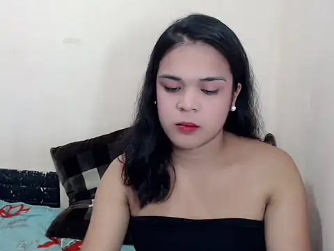 Snapshot of stripyapril chatting on 12-15-25, 12:09 stripyapril online show from 12-15-25, 12:09