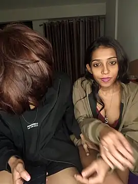 Snapshot of Night_Moon2 chatting on 12-17-25, 11:33 Night Moon2 online show from 12-17-25, 11:33