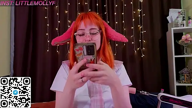LittleFoxHole online show from 05-21-26, 01:12