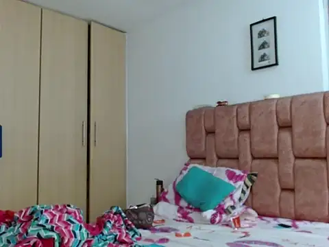 Snapshot of vanessa_hot69_ chatting on 12-14-25, 05:35 vanessa hot69 online show from 12-14-25, 05:35