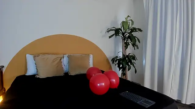 liaa moretti  online show from 02-09-26, 09:19